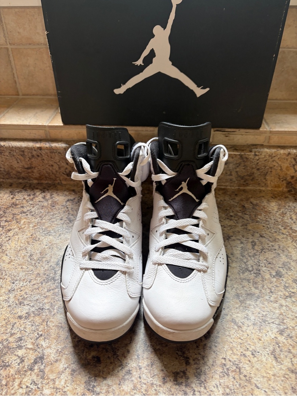 Jordan 6 Reverse Oreo - Picture 4 of 6